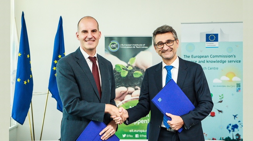 Martin Kern (Interim Director of the EIT), Vladimir Šucha (Director-General of the JRC)