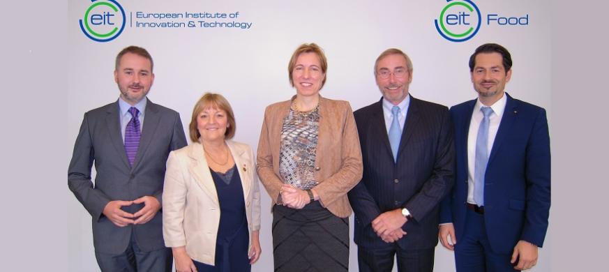 L-r: Krzysztof Klincewicz, Christine Williams, Ellen de Brabander, Peter van Bladeren, Thomas Hofmann L-r: Krzysztof Klincewicz, Christine Williams, Ellen de Brabander, Peter van Bladeren, Thomas Hofmann