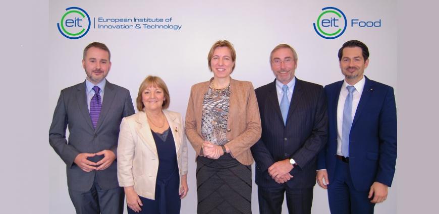 L-r: Krzysztof Klincewicz, Christine Williams, Ellen de Brabander, Peter van Bladeren, Thomas Hofmann L-r: Krzysztof Klincewicz, Christine Williams, Ellen de Brabander, Peter van Bladeren, Thomas Hofmann